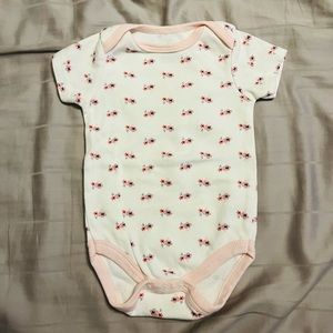 Chick Pea Flower Onsie. Size 6-9mo. Great condition. Never worn